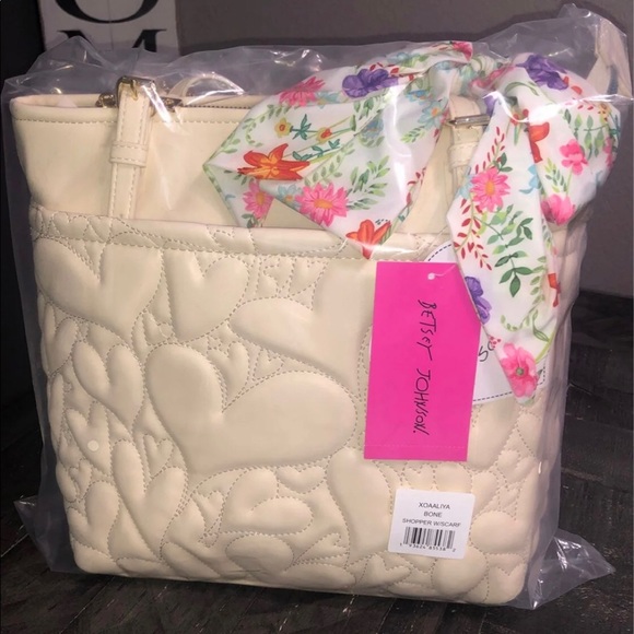 betsey johnson tote with scarf